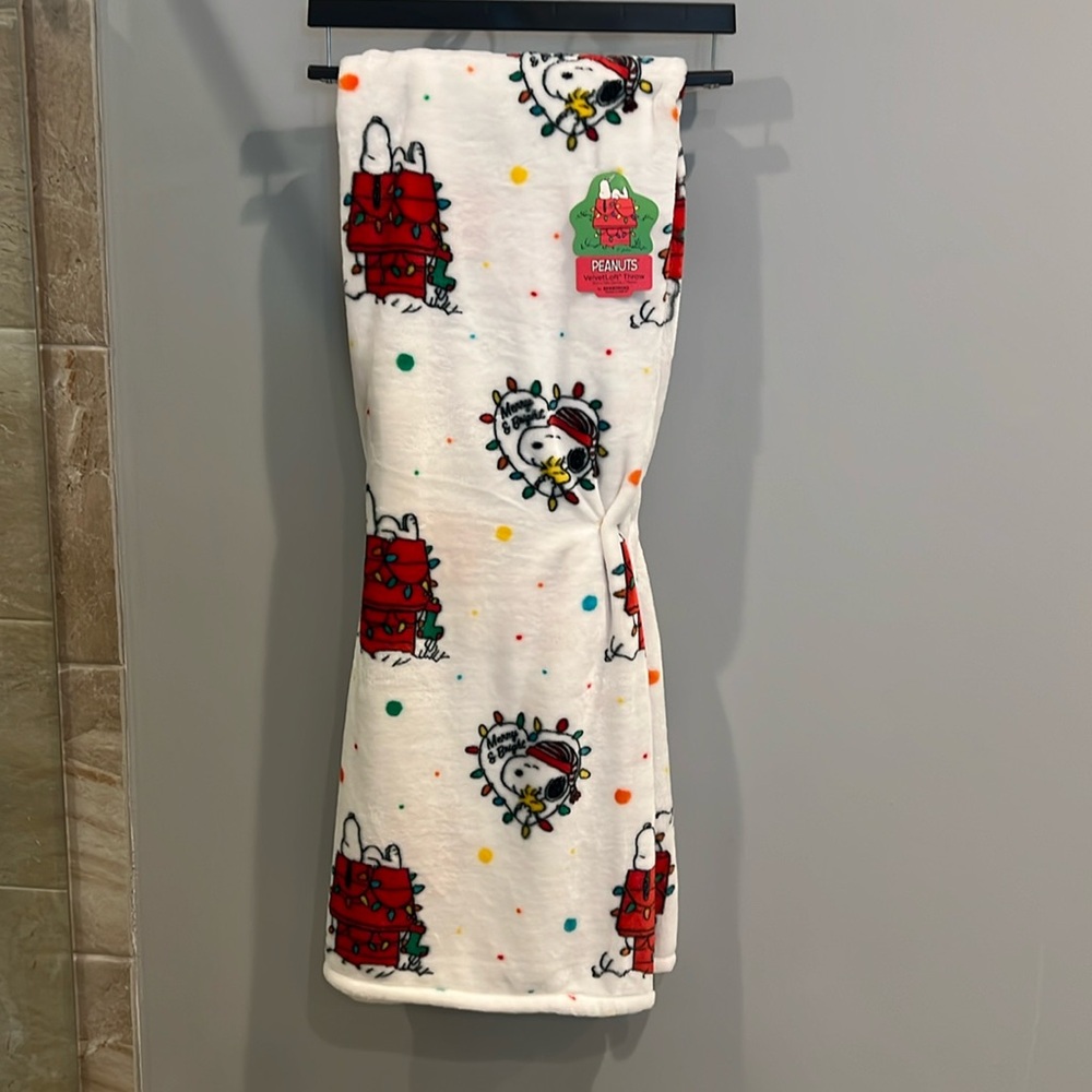 Peanuts Snoopy Holiday VelvetLoft Throw Blanket by Berkshire 50 x 70 in